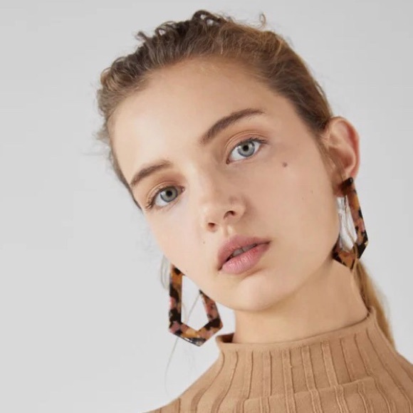 Large Multi Tortoise Resin Hoop Earrings - Picture 2 of 7